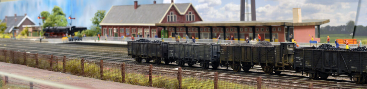 Goederenwagons voor station Oldenzaal.